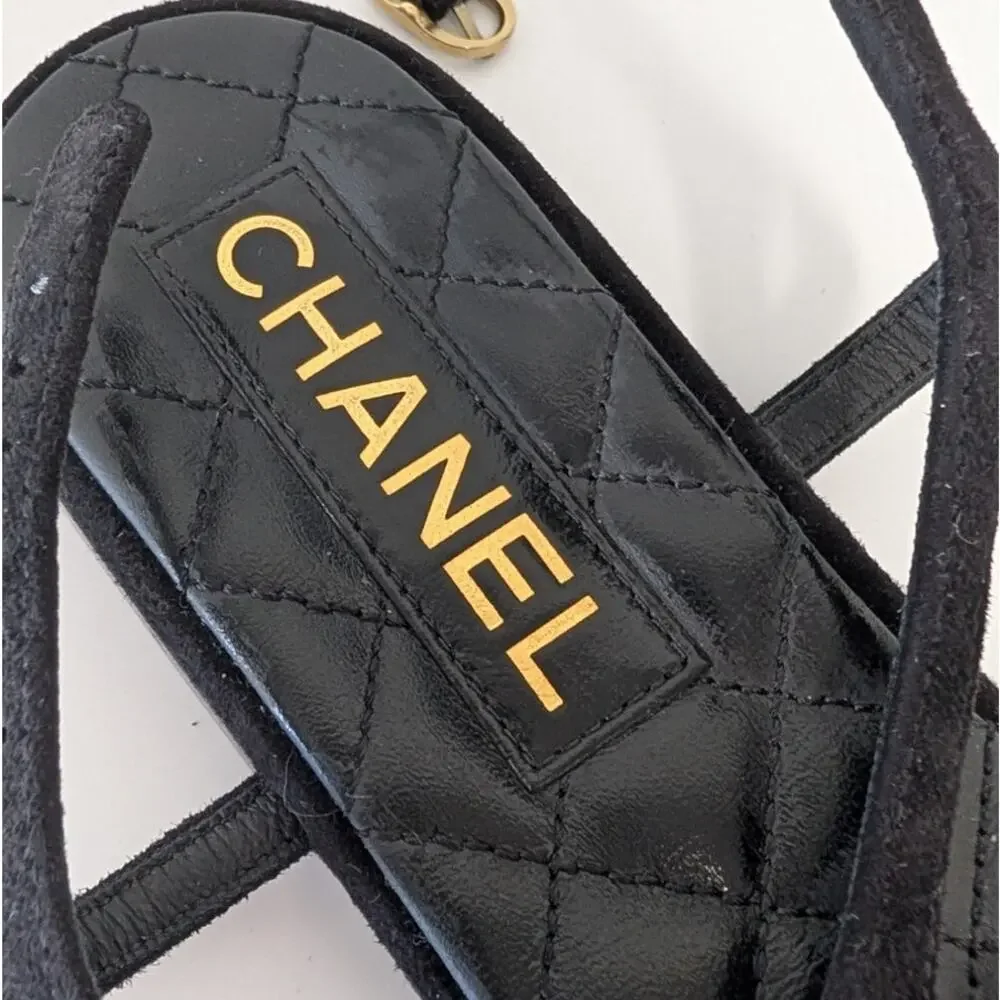 Chanel Thong Sandals G45025 Womens EU40/US9 Black/Gold Leather Strap Floral Logo